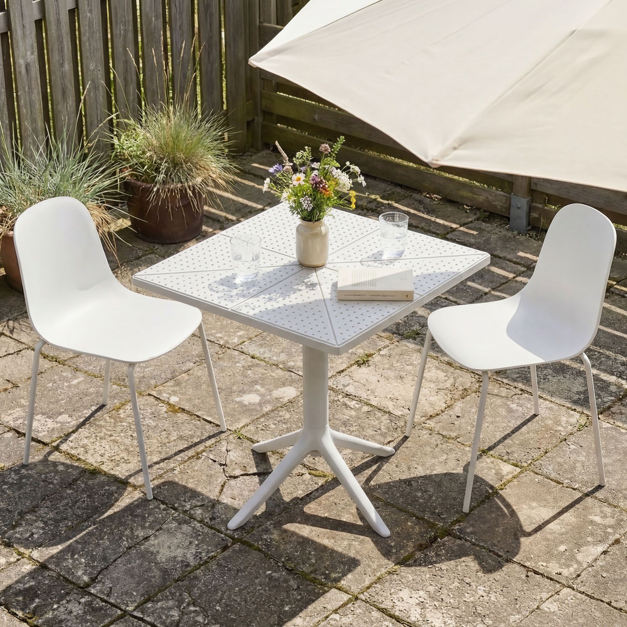 Conjunto de jardin Nerra con 2 sillas