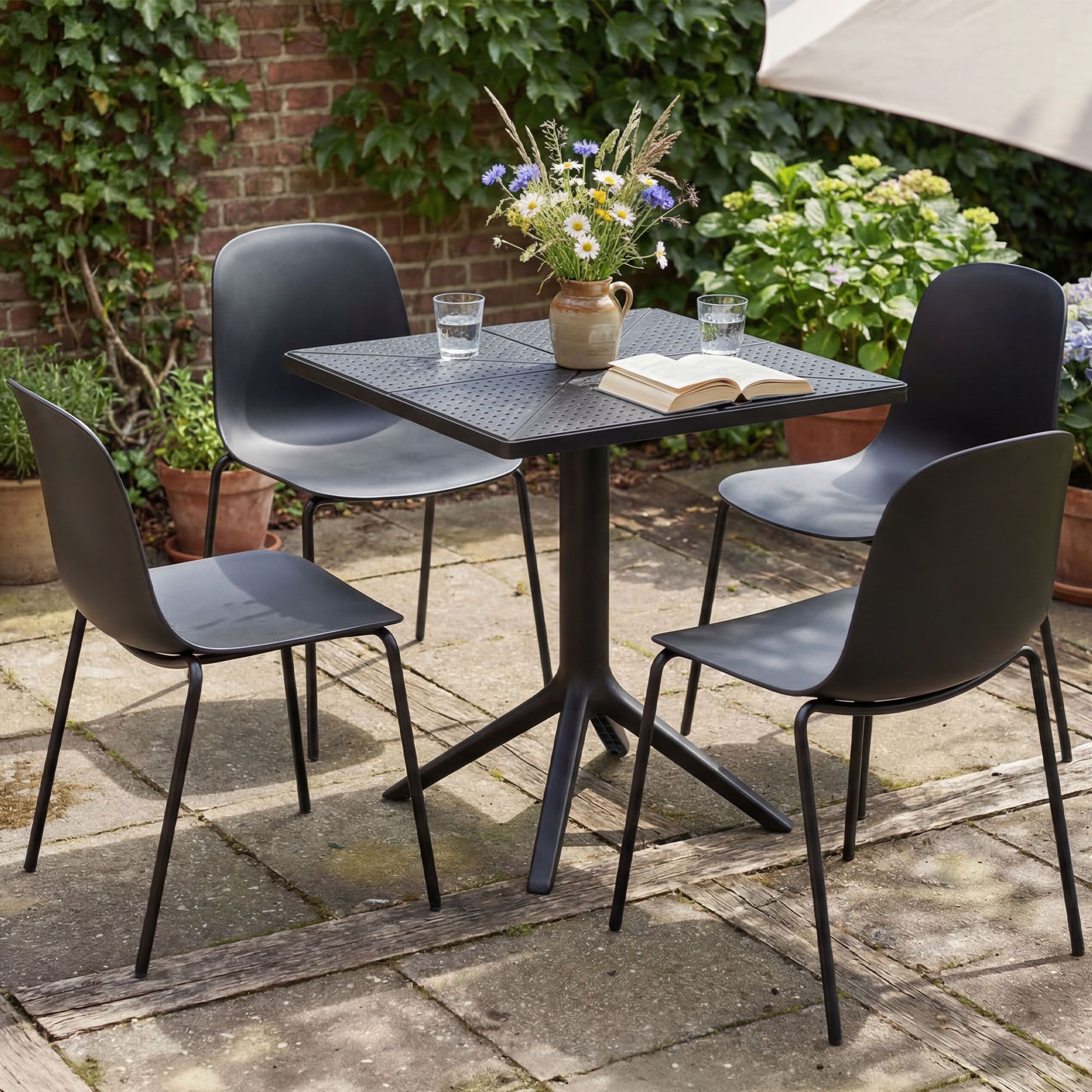 Conjunto de muebles de jardin Nerra con 4 sillas