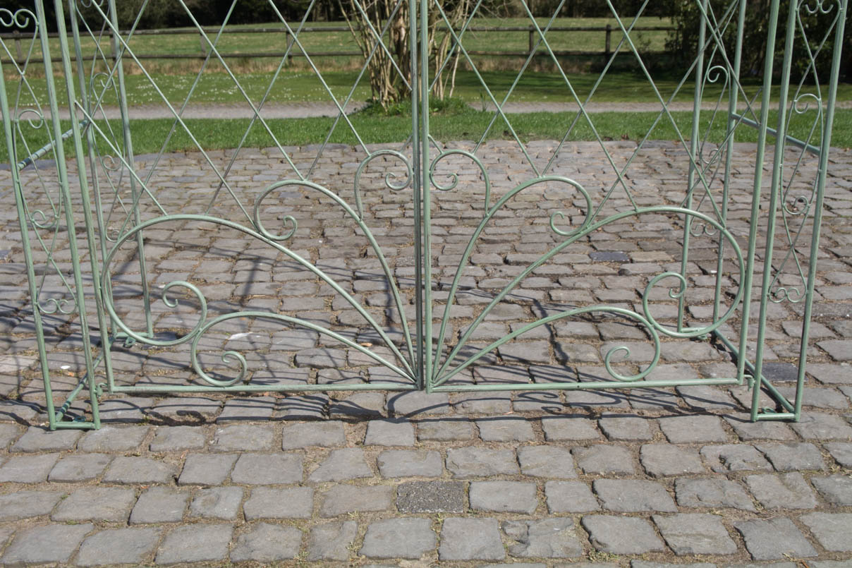 Arco de Jardín con Puerta Melissa