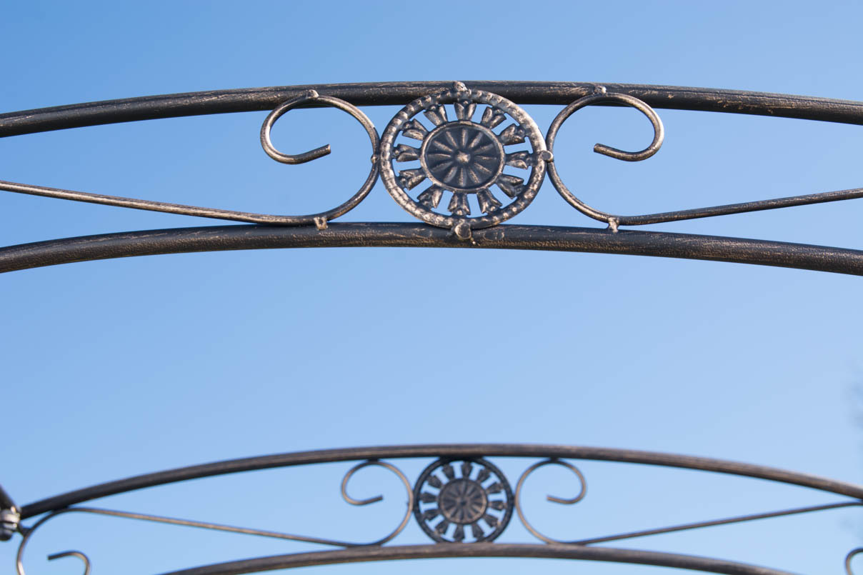 Arco de Jardín con Puerta Melissa