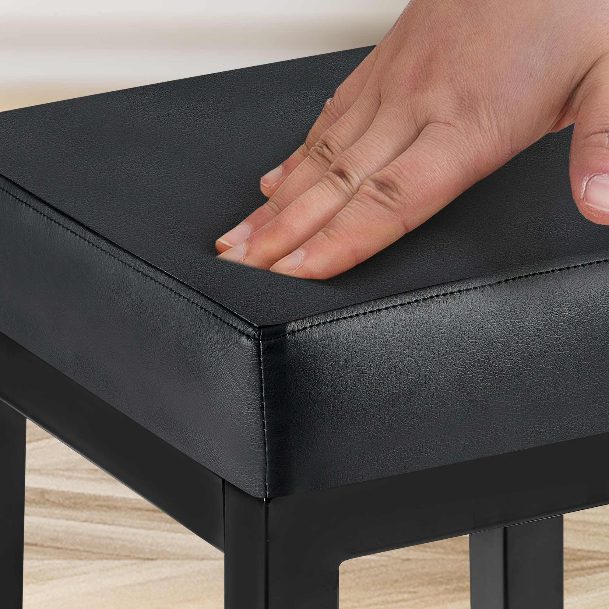 Taburete de bar Taylor Revestimiento de polipiel Altura del asiento 78 cm Estructura de metal negro