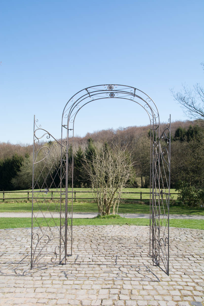 Arco de Jardín con Puerta Melissa